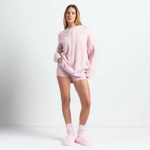 Skims COZY LIGHT OVERSIZED CABLEKNIT CREWNECK PULLOVER - Picture 2 of 10